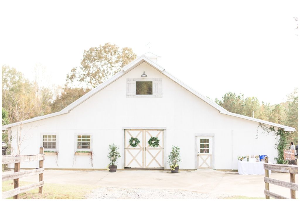 Wedding Photographers in Birmingham, Alabama - Katie & Alec Photography | Tips Finding Perfect Venue - Dogwood Farms