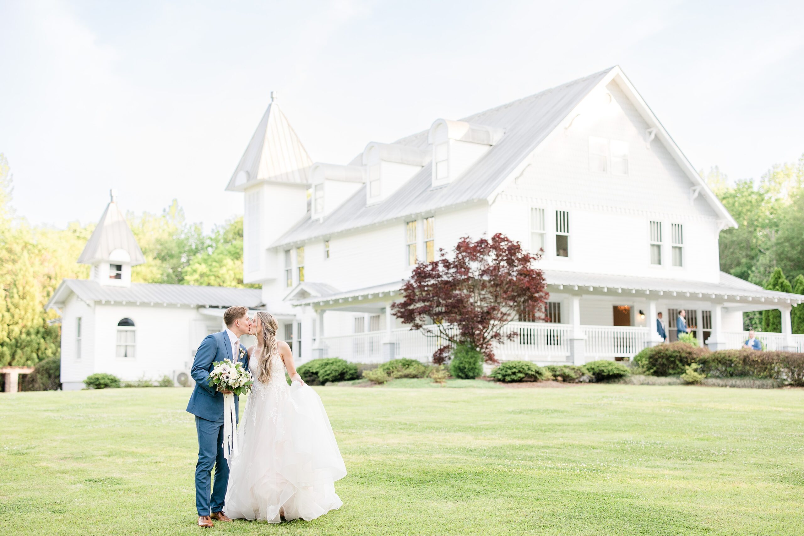 Sonnet House Spring Wedding for Samantha + Conner - Katie & Alec Photography Birmingham, Alabama Wedding Photographers